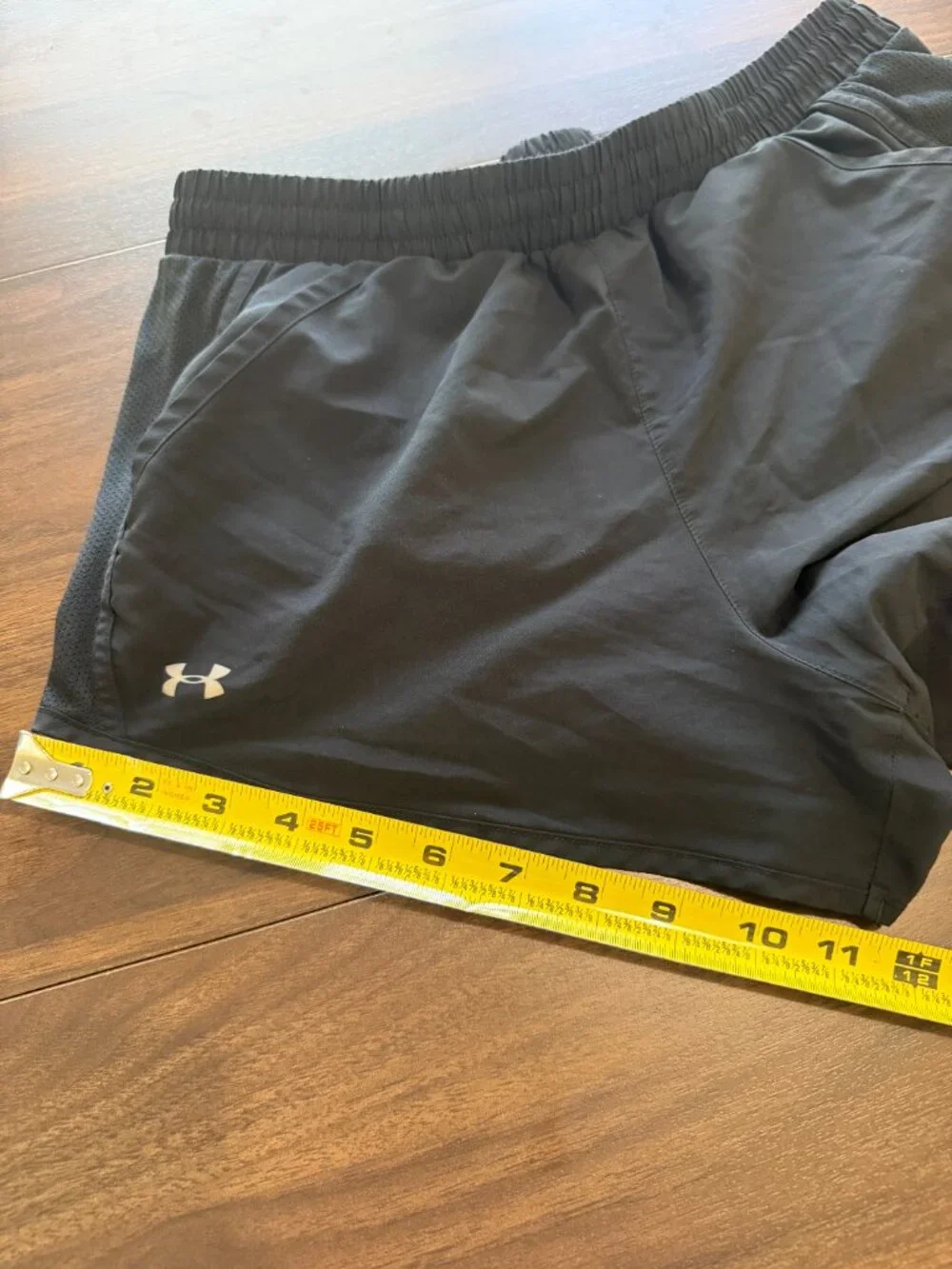 Under Armour Women's Athletic Shorts SM - Picture 11 of 12